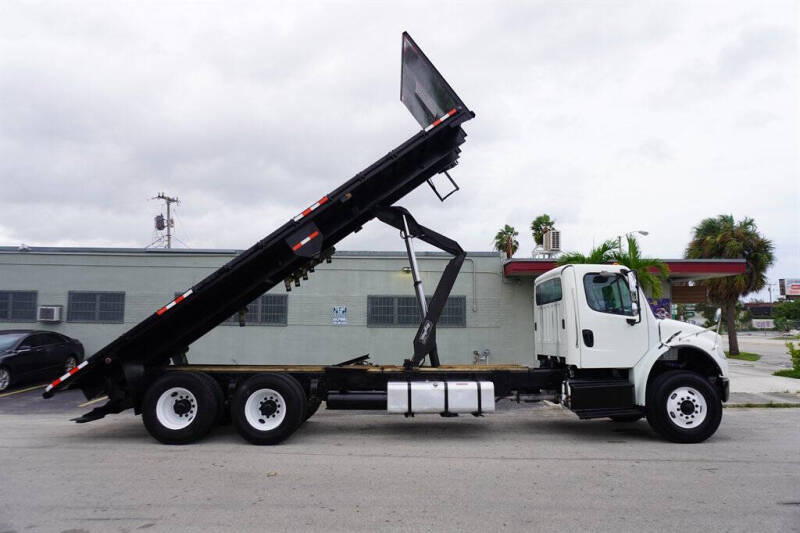 2015 Freightliner M2 106