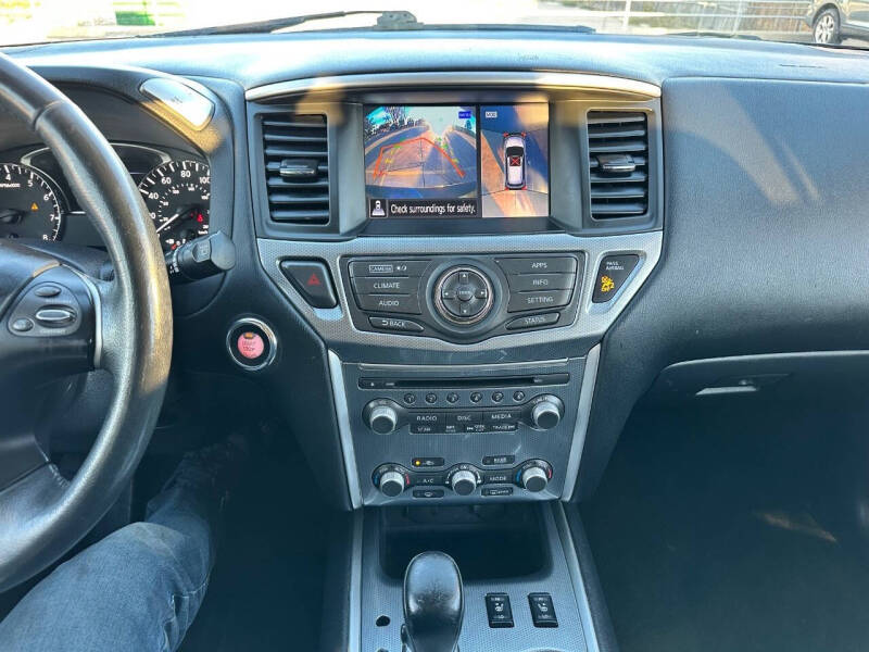 2017 Nissan Pathfinder SL