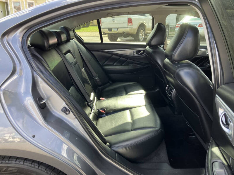 2015 Infiniti Q50 Premium