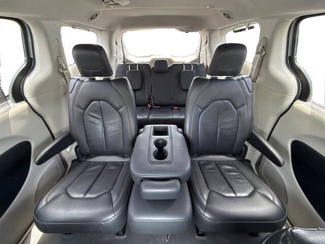 2017 Chrysler Pacifica Touring-L