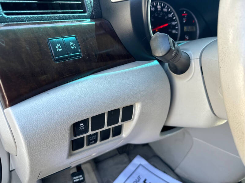 2017 Nissan Quest SV