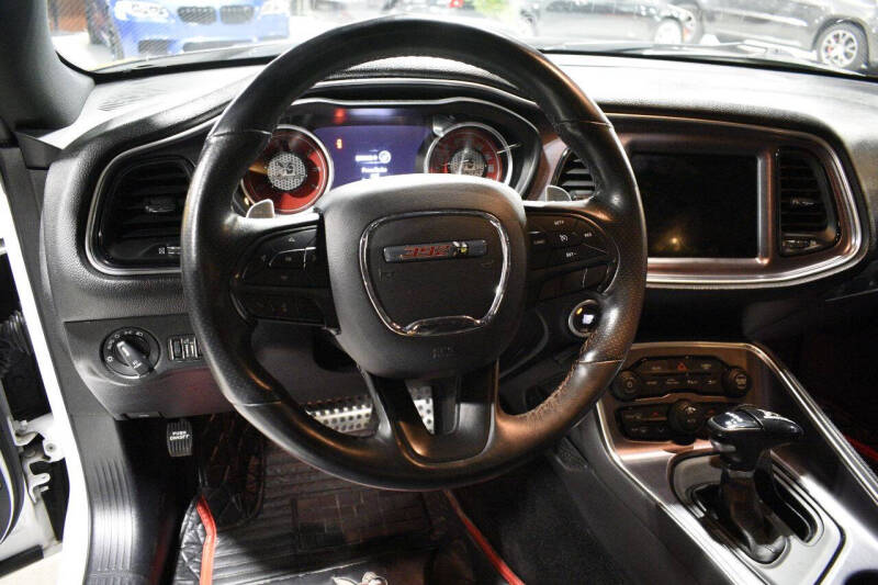 2018 Dodge Challenger 392 HEMI Scat Pack Shaker