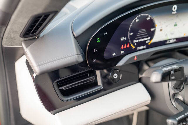 2022 Porsche Taycan 17