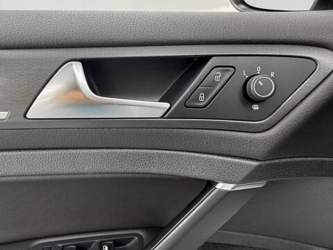 2019 Volkswagen Golf GTI SE