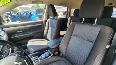 2017 Mitsubishi Outlander ES