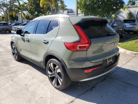 2023 Volvo XC40 B5 Plus Bright Theme
