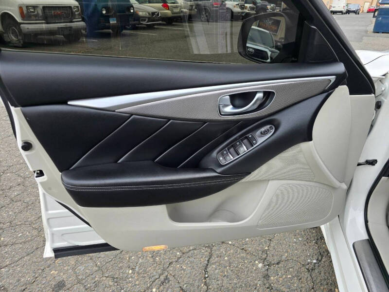 2015 Infiniti Q50 Premium