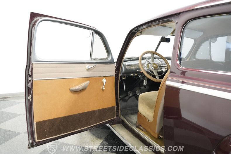 1947 Ford Deluxe
