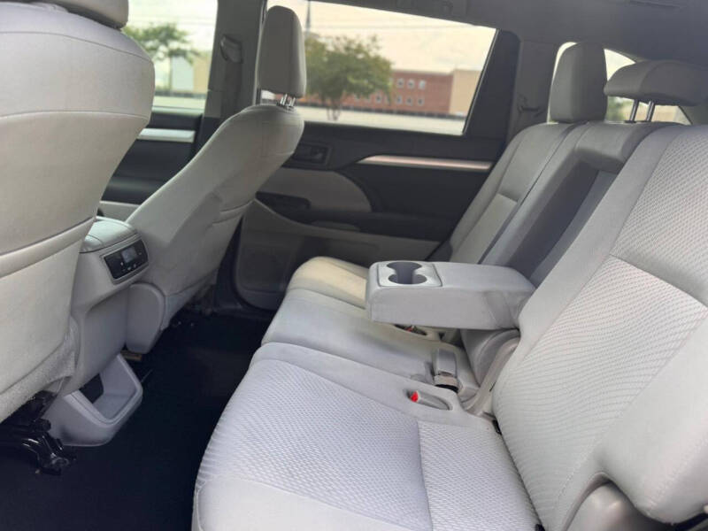 2019 Toyota Highlander LE