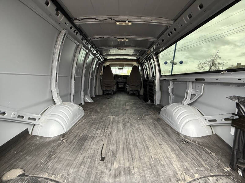2023 Chevrolet Express 3500
