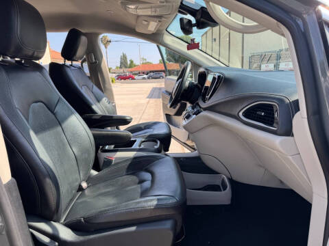 2022 Chrysler Pacifica Hybrid Touring L