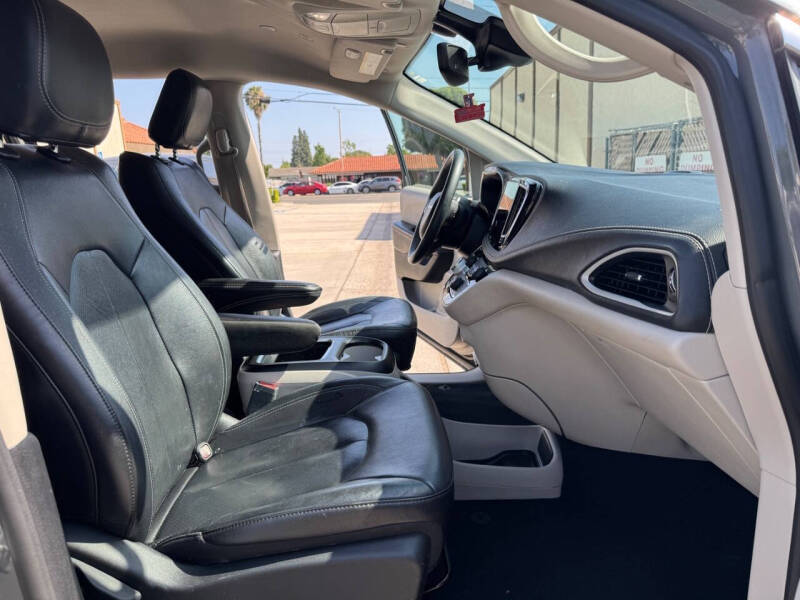 2022 Chrysler Pacifica Hybrid Touring L