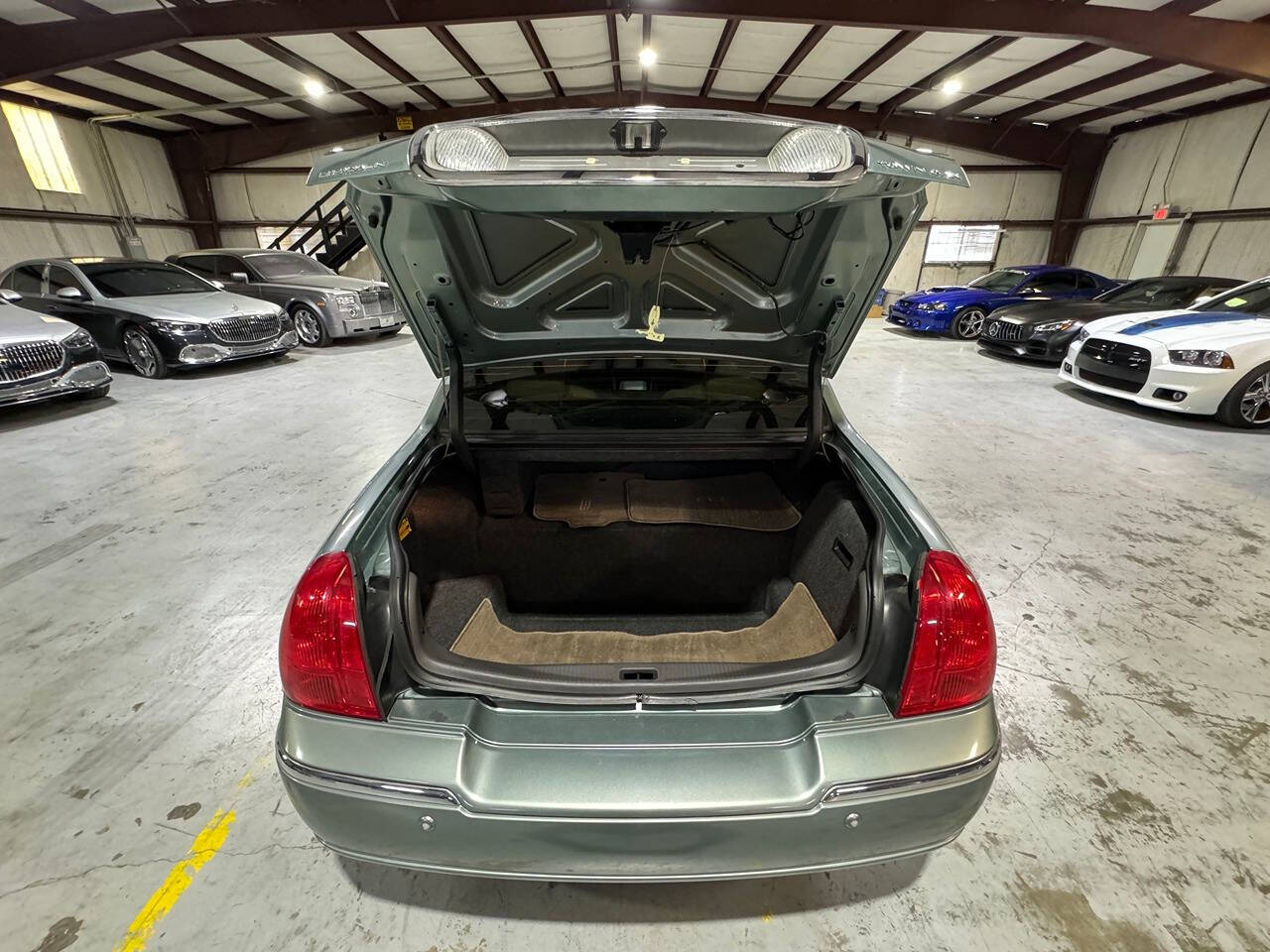 2004 Lincoln Town Car for sale at Carnival Car Company in Victoria, TX