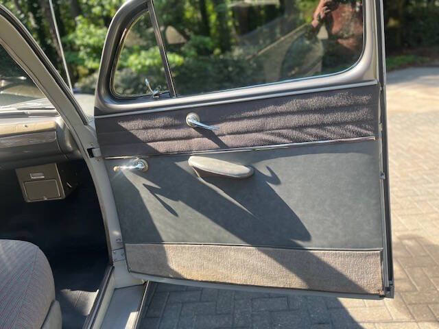 1948 Ford Super Deluxe