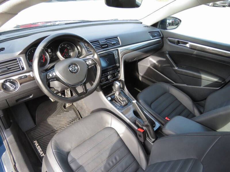 2018 Volkswagen Passat 2.0T SEL Premium