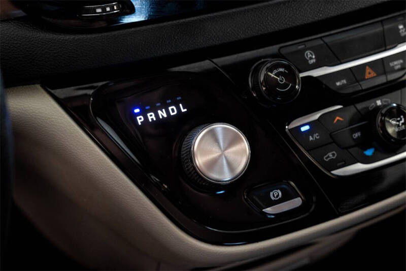 2020 Chrysler Voyager LXi