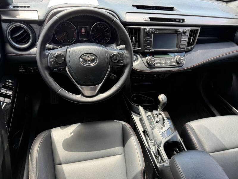 2017 Toyota RAV4 SE