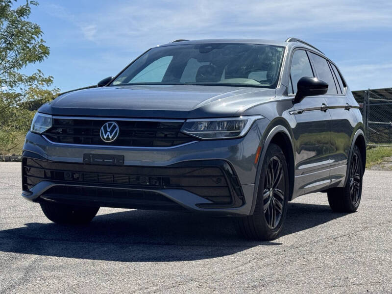 2022 Volkswagen Tiguan SE R-LINE BLACK's photo
