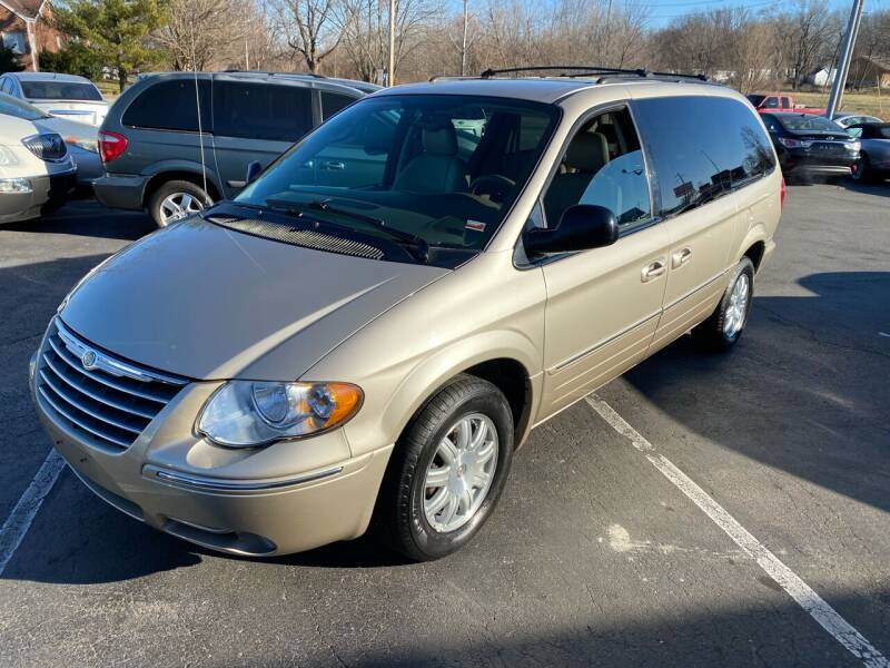 2006 Chrysler Town and Country for sale at Auto Choice in Belton MO