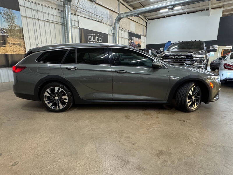 2018 Buick Regal TourX Essence