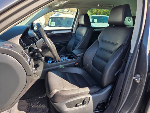 2015 Volkswagen Touareg V6 Sport