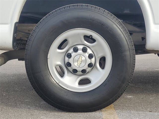 2023 Chevrolet Express 2500