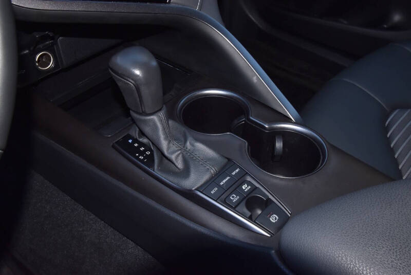 2024 Toyota Camry Hybrid SE