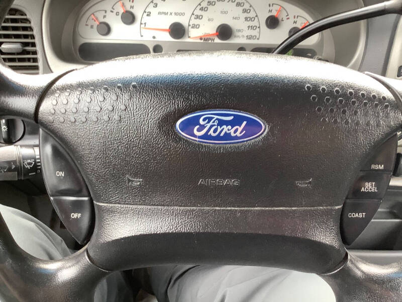 2004 Ford Explorer Sport Trac XLS