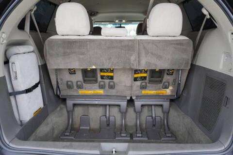 2013 Toyota Sienna LE 7-Passenger Auto Access Seat