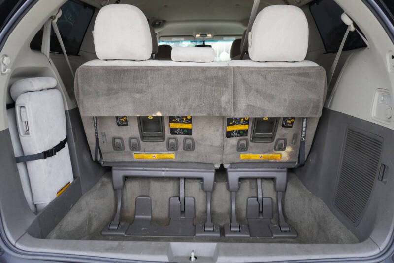 2013 Toyota Sienna LE 7-Passenger Auto Access Seat