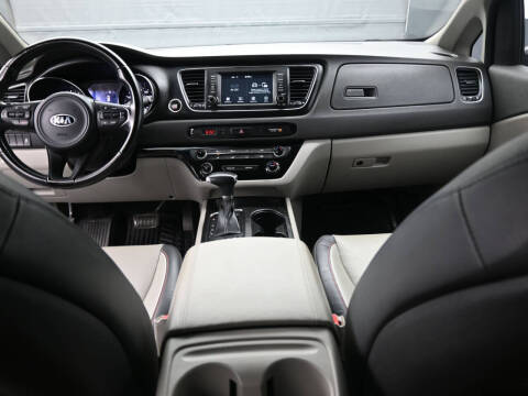 2017 Kia Sedona LX