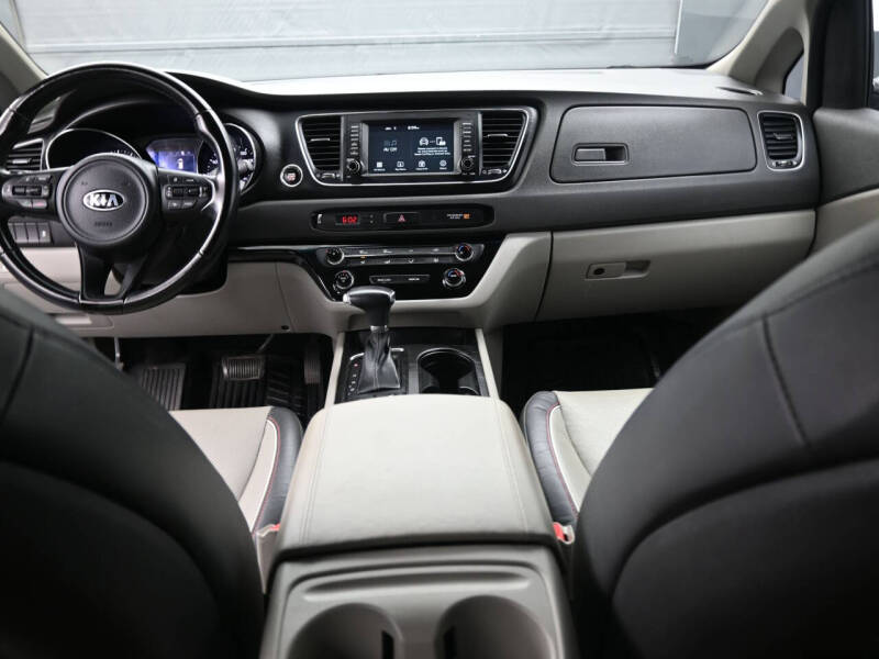 2017 Kia Sedona LX
