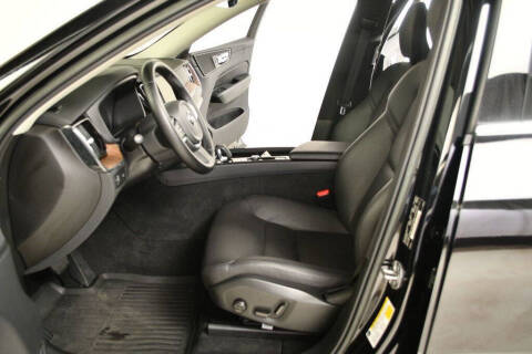 2022 Volvo XC60 B5 Momentum