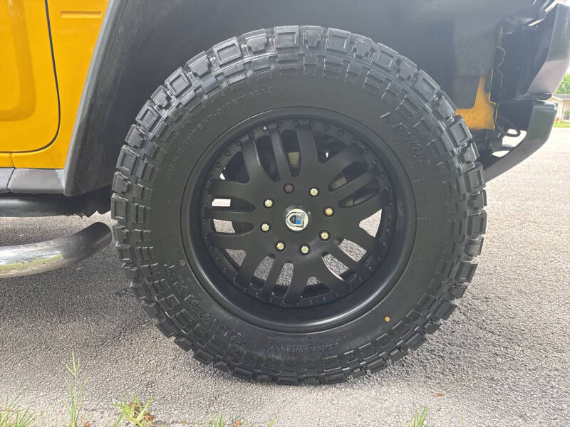 2004 HUMMER H2 Lux Series