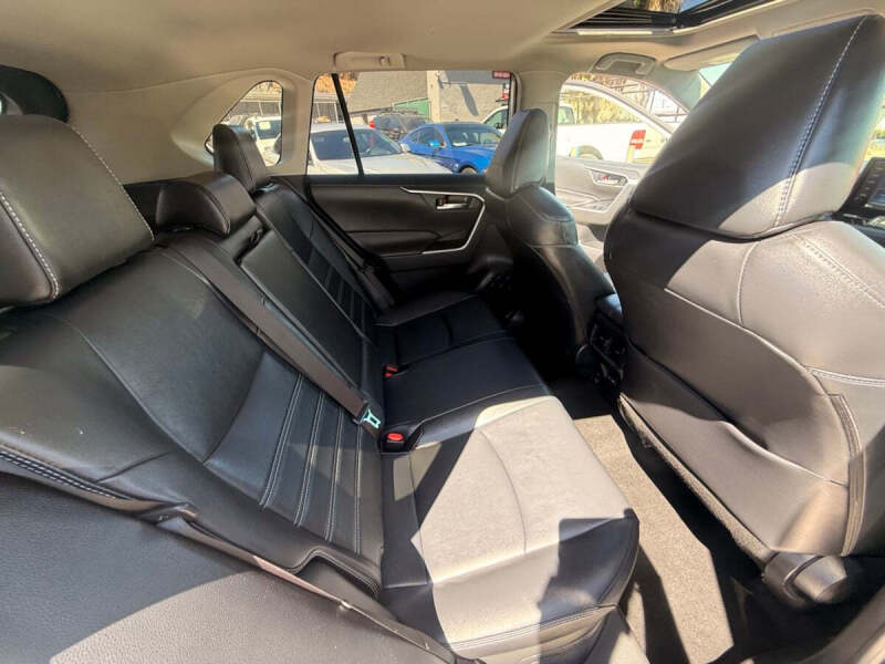 2022 Toyota RAV4 Hybrid XLE Premium