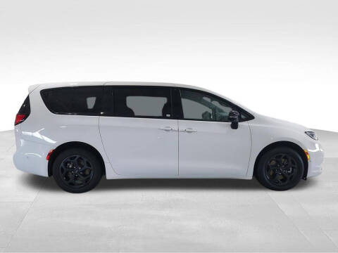 2024 Chrysler Pacifica Plug-In Hybrid Select
