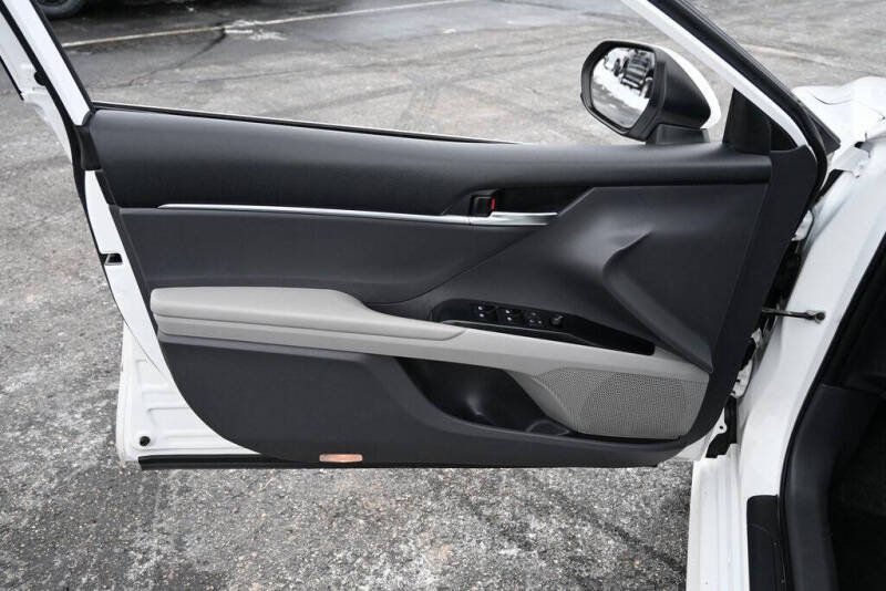 2019 Toyota Camry Hybrid LE