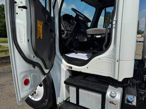 2023 Freightliner M2 106