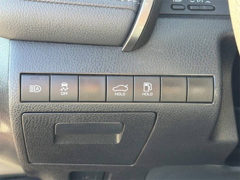 2021 Toyota Camry Hybrid LE