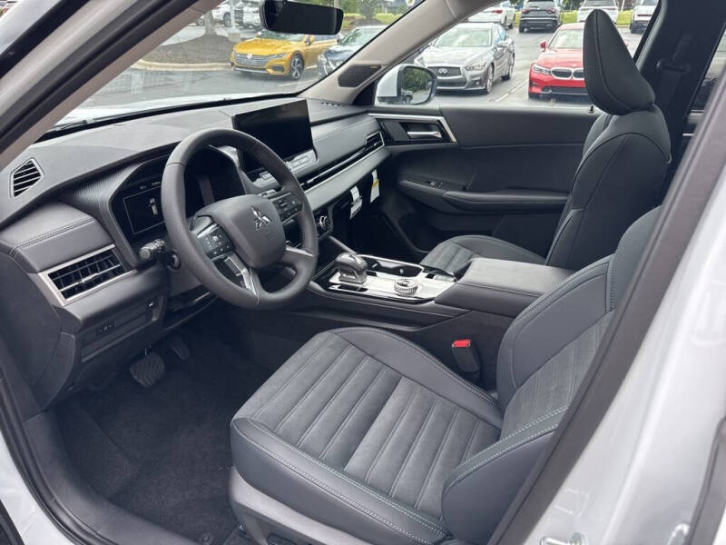 2025 Mitsubishi Outlander SE