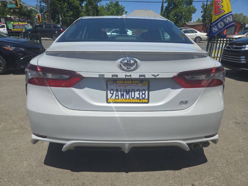 2022 Toyota Camry SE