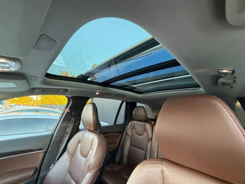 2019 Volvo XC90 T6 Momentum