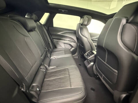 2024 Cadillac LYRIQ Luxury 1