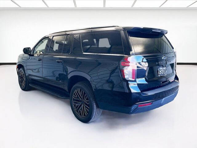 2023 Chevrolet Suburban RST