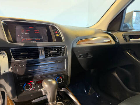 2011 Audi Q5 3.2 quattro Premium Plus