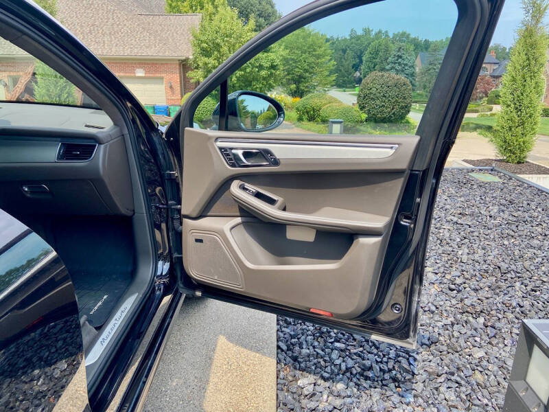 2015 Porsche Macan Turbo