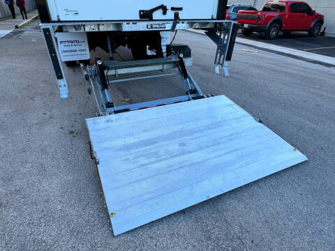 2023 Freightliner M2 106