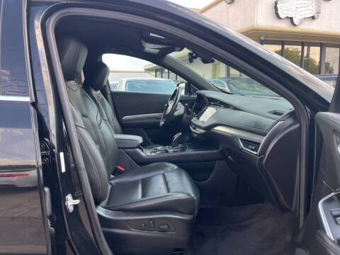 2023 Cadillac XT4 Premium Luxury