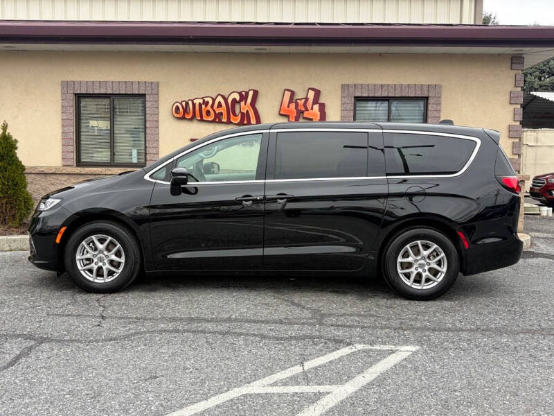 2024 Chrysler Pacifica Touring L
