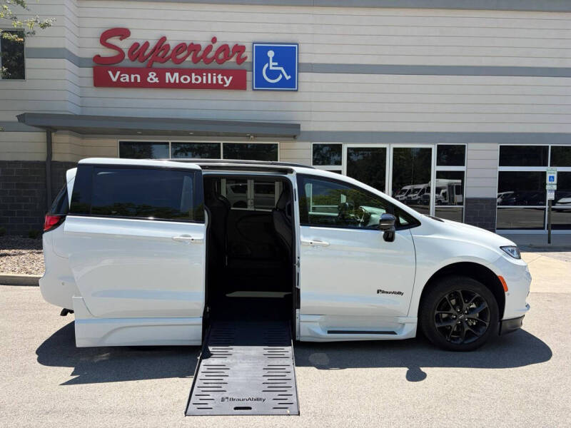 2024 Chrysler Pacifica Touring L
